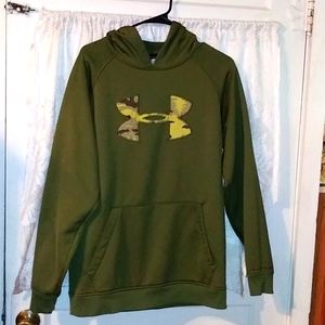 Under Armour hoodie. **BinY*